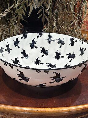 New COCO LOLA Halloween Flying Witch CERAMIC Serving Bowl 10"